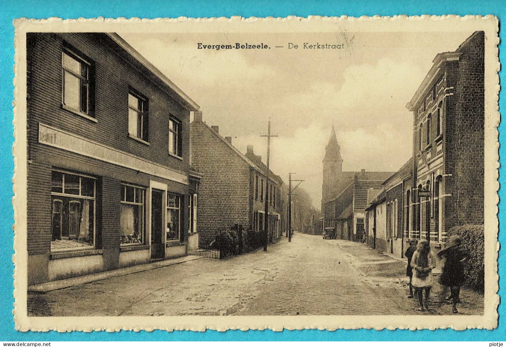 * Belzele - Evergem (Oost Vlaanderen) * (Uitg Tr. Verhamme - Em. Beernaert) De Kerkstraat, Rue De L'église, Animée - Evergem