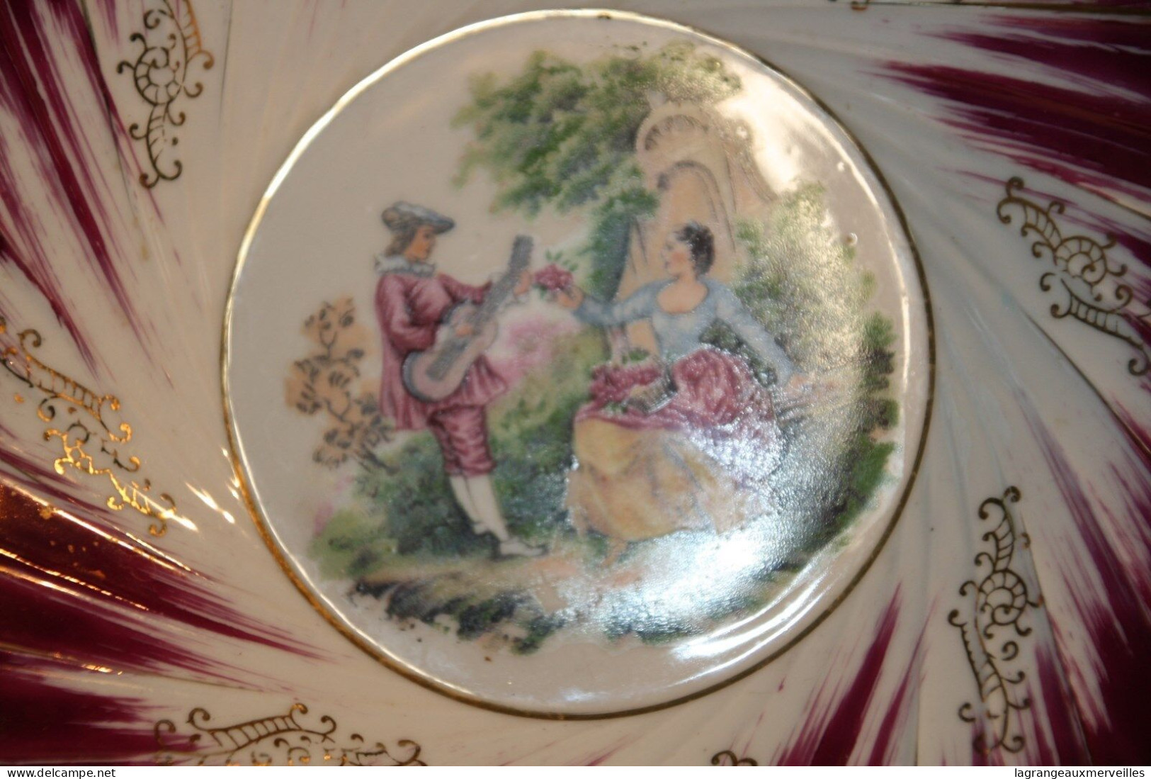 C120 Belle Assiette à Suspendre - Décor Romantique - France - Autres & Non Classés