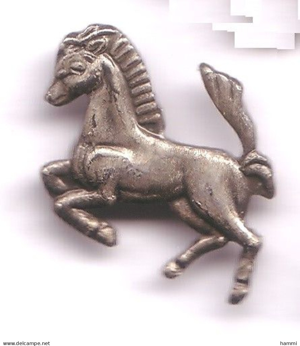 L163 Pin's Ferrari CHEVAL CABRE ARGENT 17 Mm  Achat Immédiat - Ferrari