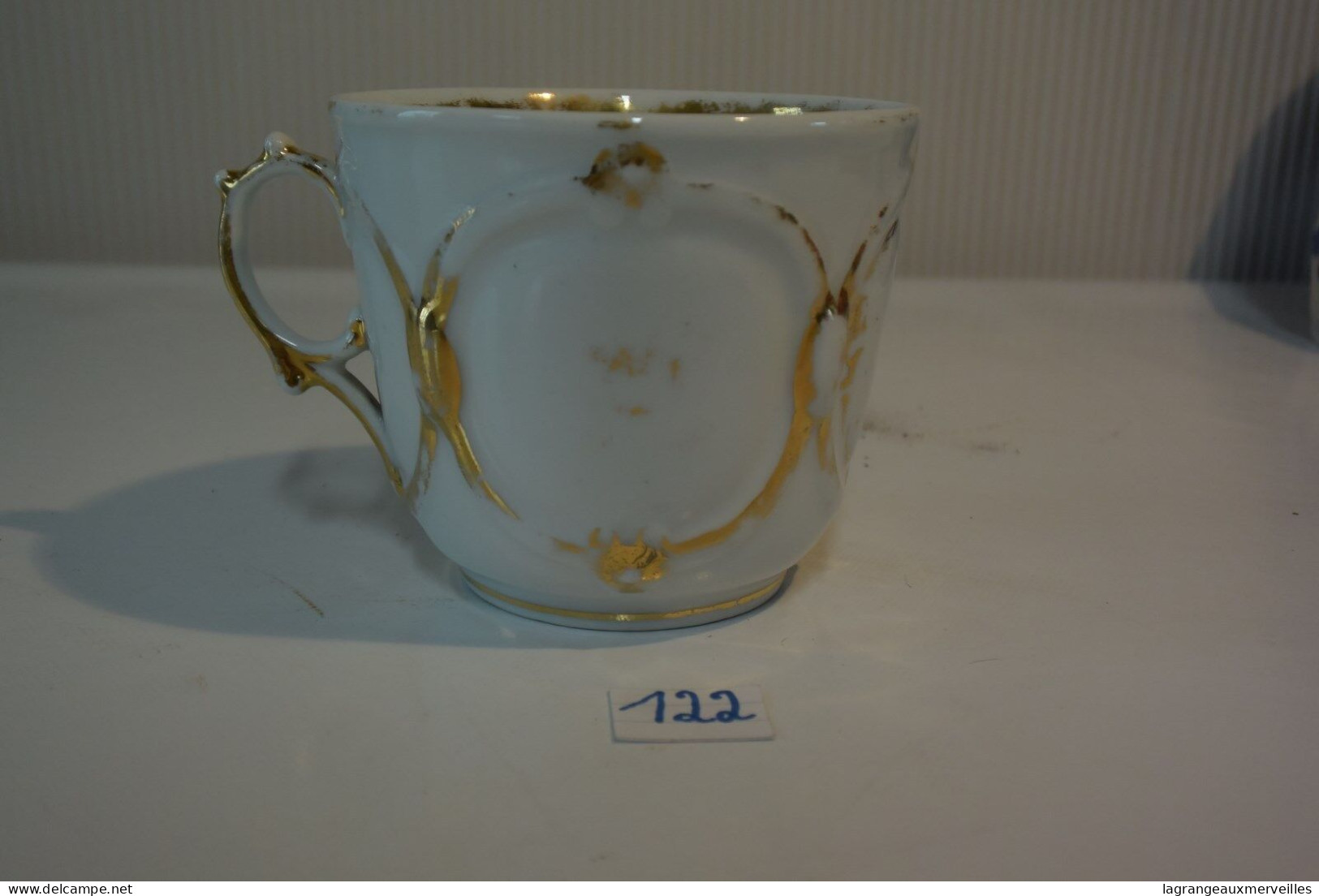 C122 Ancienne Grosse Tasse Dorée Travaillée - Andere & Zonder Classificatie