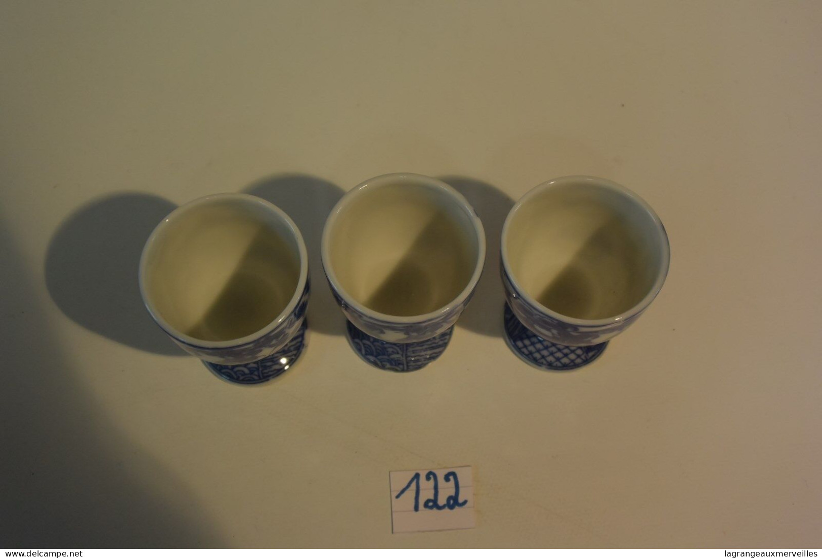 C122 3 Anciens Coquetiers Old Asian Egg Cup Lǎo Yàzhōu Dàn Bēi 3 - Eierbechern