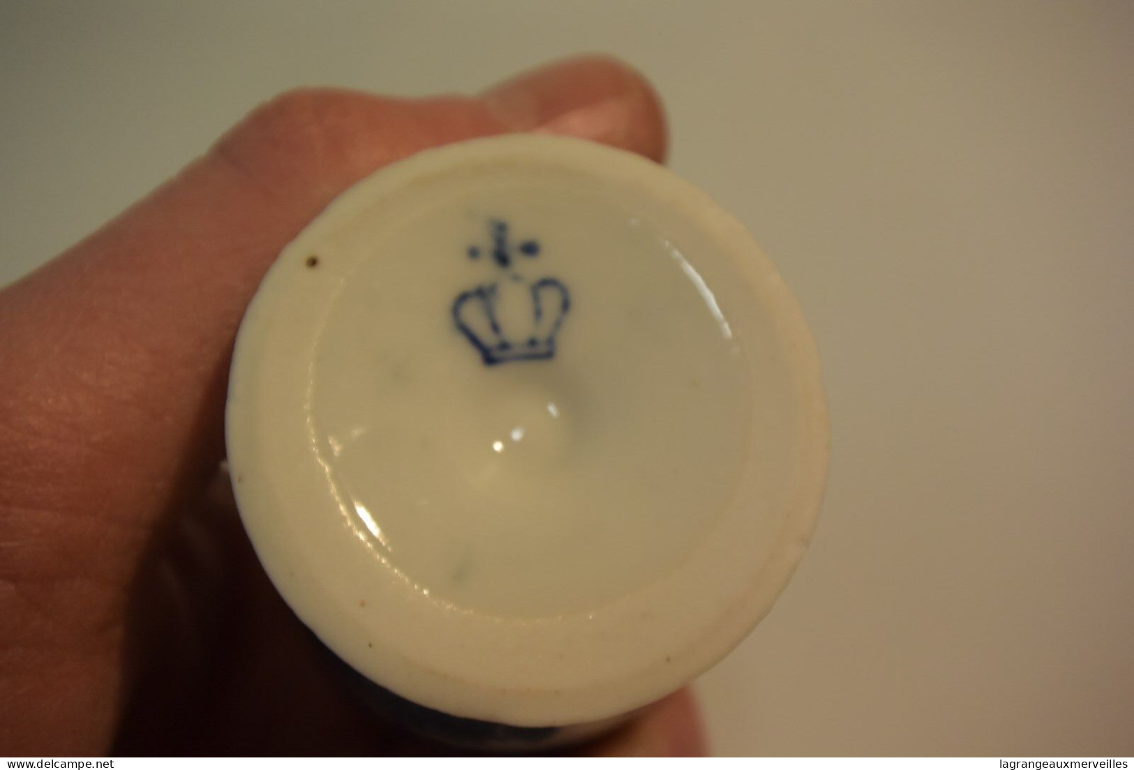 C122 Ancien Coquetier Cachet Couronne Old Egg Cup Oude Eierdopje Alte Eierbeche - Eierbechern