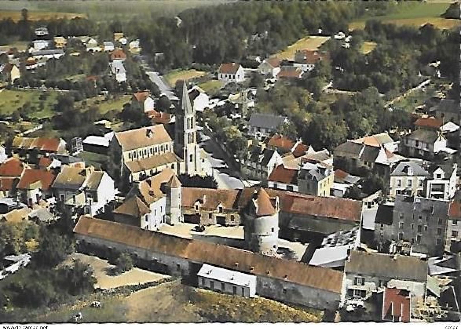 CPSM Nesles-La-Vallée Vue Aérienne Sur La Ferme Et L'Eglise - Nesles-la-Vallée