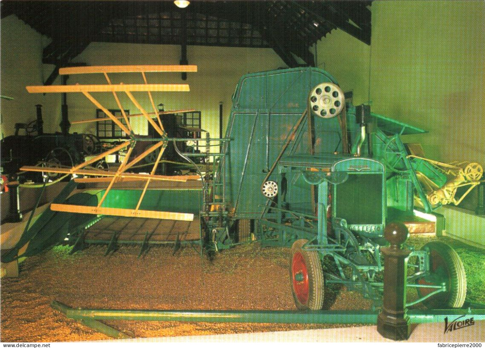 CPM 37 (Indre-et-Loire) Azay-le-Rideau - Musée Maurice-Dufresne à Marnay. Moissonneuse-batteuse Guillotin, 1934 TBE - Tractors