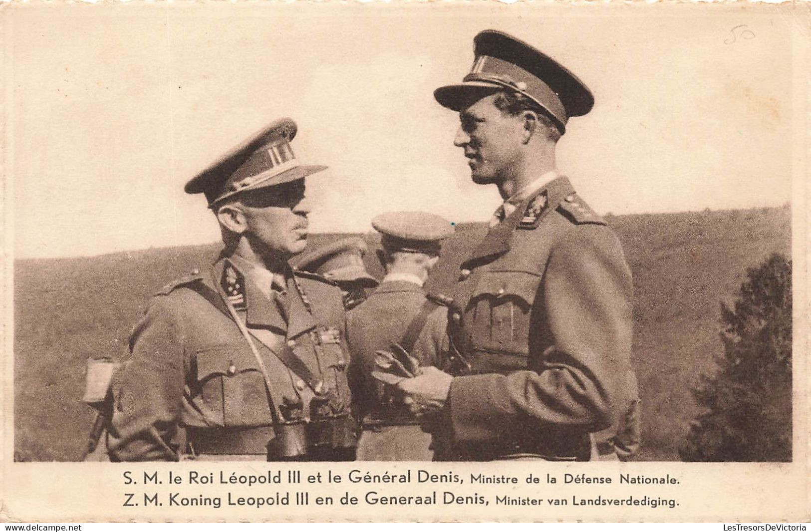 BELGIQUE - SM Le Roi Léopold III Et Le Général Denis, Ministre De La Défense Nationale - Cartes Postales Anciennes - Beroemde Personen