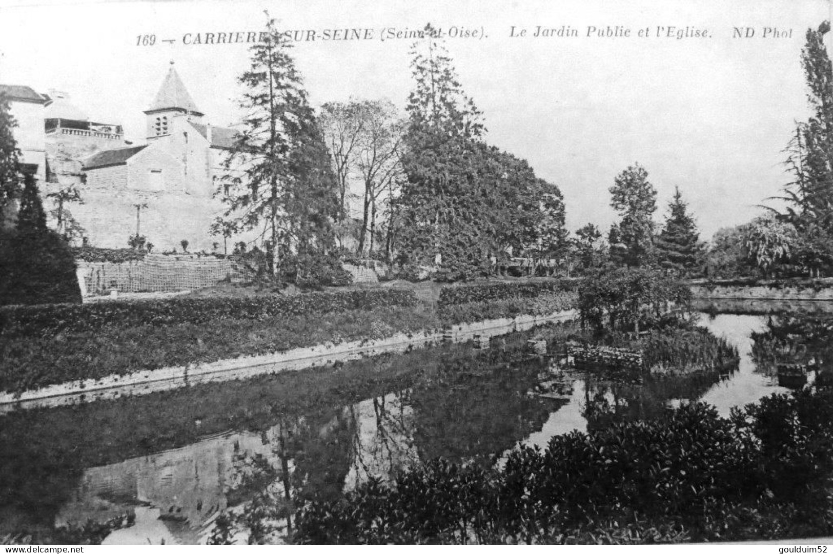 Le Jardin Public Et L'église - Carrières-sur-Seine