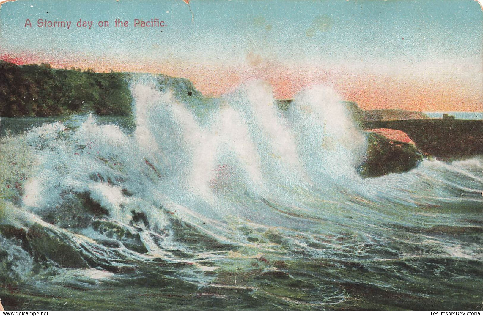 A Stromy Day On The Pacific - Vagues - Océan - Colorisé - Cartes Postales Ancienne - Unclassified