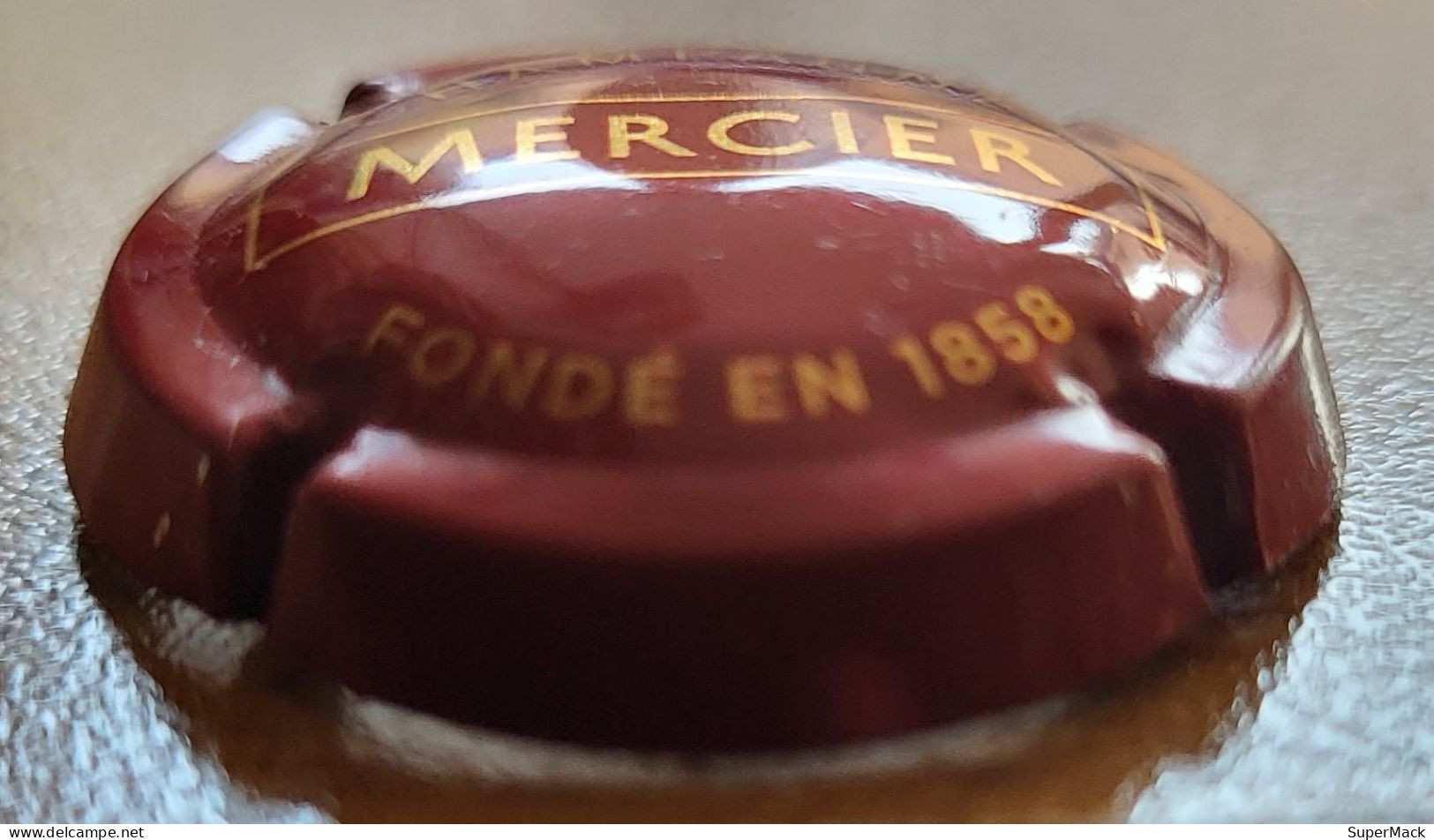 Capsule Champagne Mercier Bordeaux Foncé/or Encadré N° 38a - Mercier