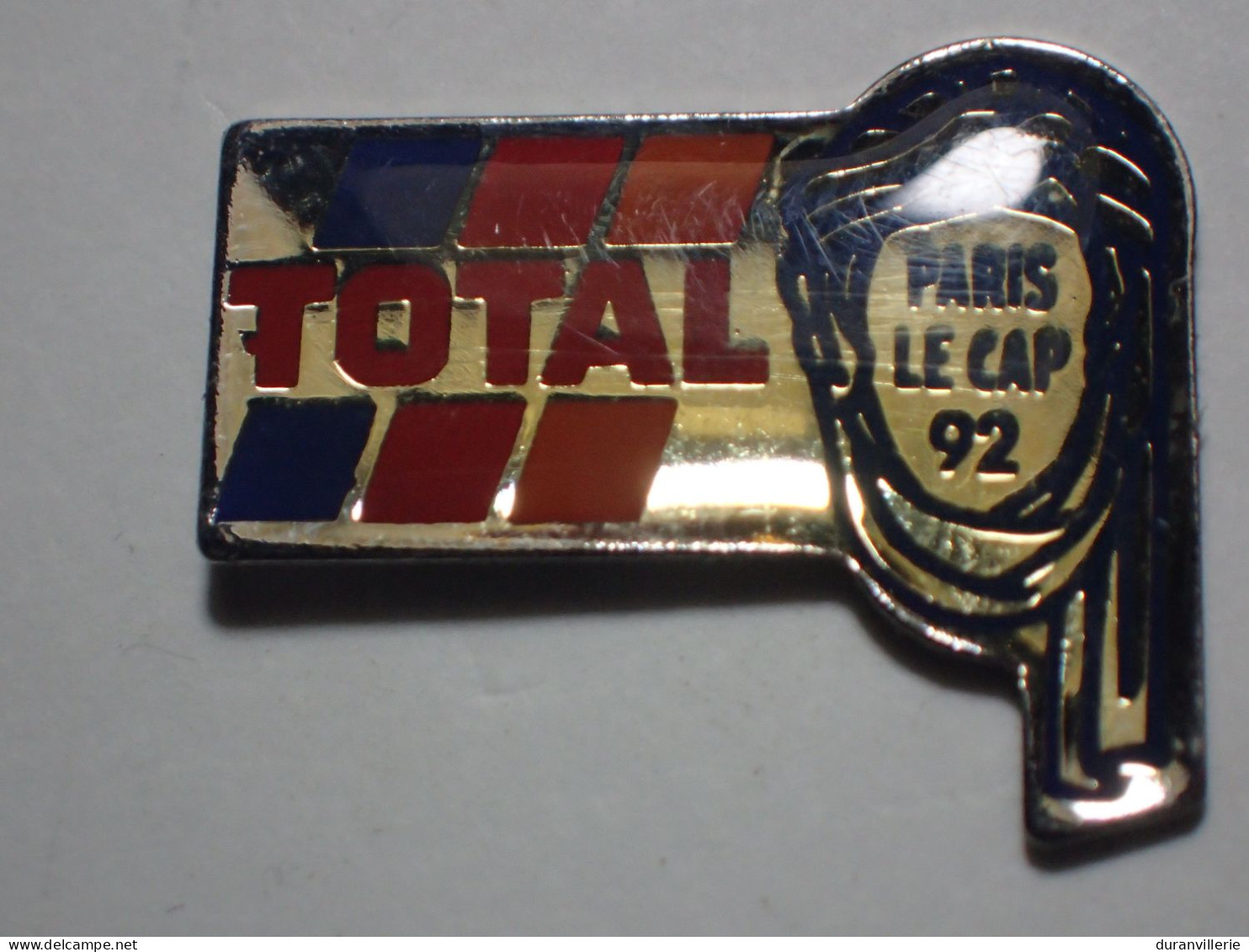 Pin's  TOTAL - Rallye Paris - Le Cap 92 - Carburants