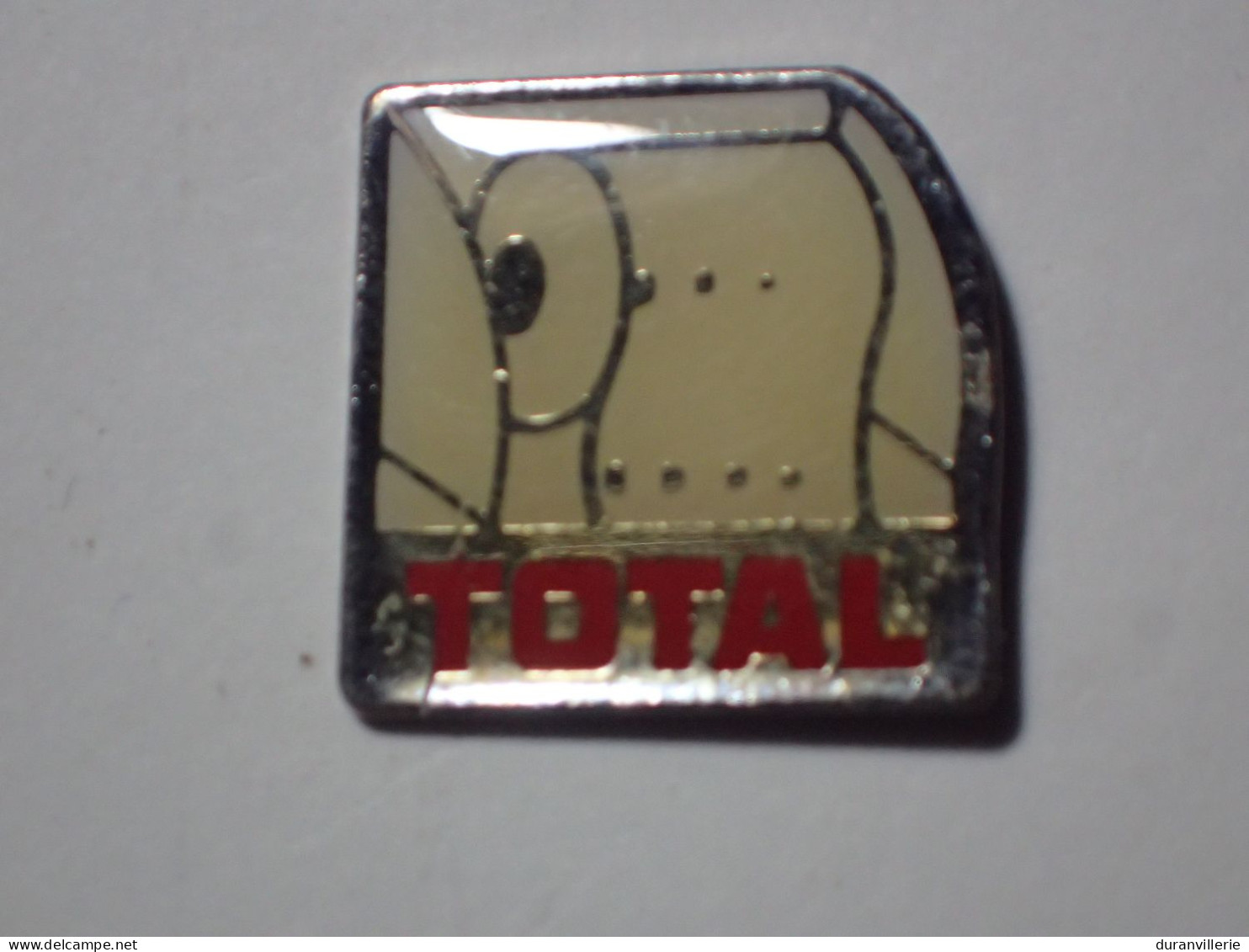 Pin's TOTAL WC Rouleau - Papier De Toilette - Carburants