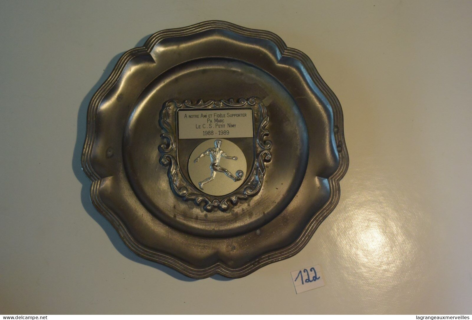 C122 Ancienne Assiette En étain Singe De Mons - Tins