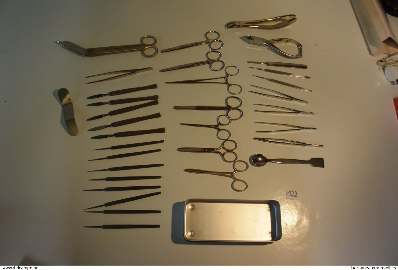 C122 33 Anciens Outils De Médecine WIPAMED GERMANY Ciseau Coupe Ongle Scalpel - Outil De Métier - Autres & Non Classés