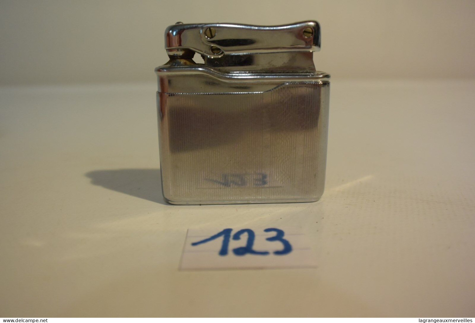 C123 Ancien Briquet - 1970 - Briquet De Table - Calibri Mono 19 - Andere & Zonder Classificatie