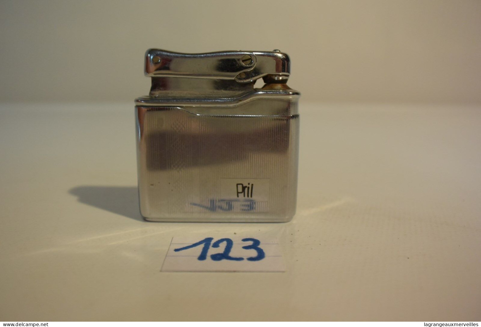 C123 Ancien Briquet - 1970 - Briquet De Table - Calibri Mono 19 - Autres & Non Classés