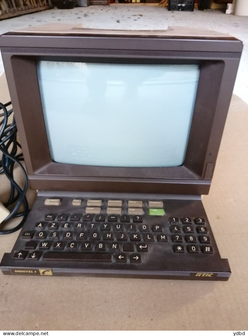 UN MINITEL 1  RTIC  9 NFZ330  VINTAGE - Autres Appareils