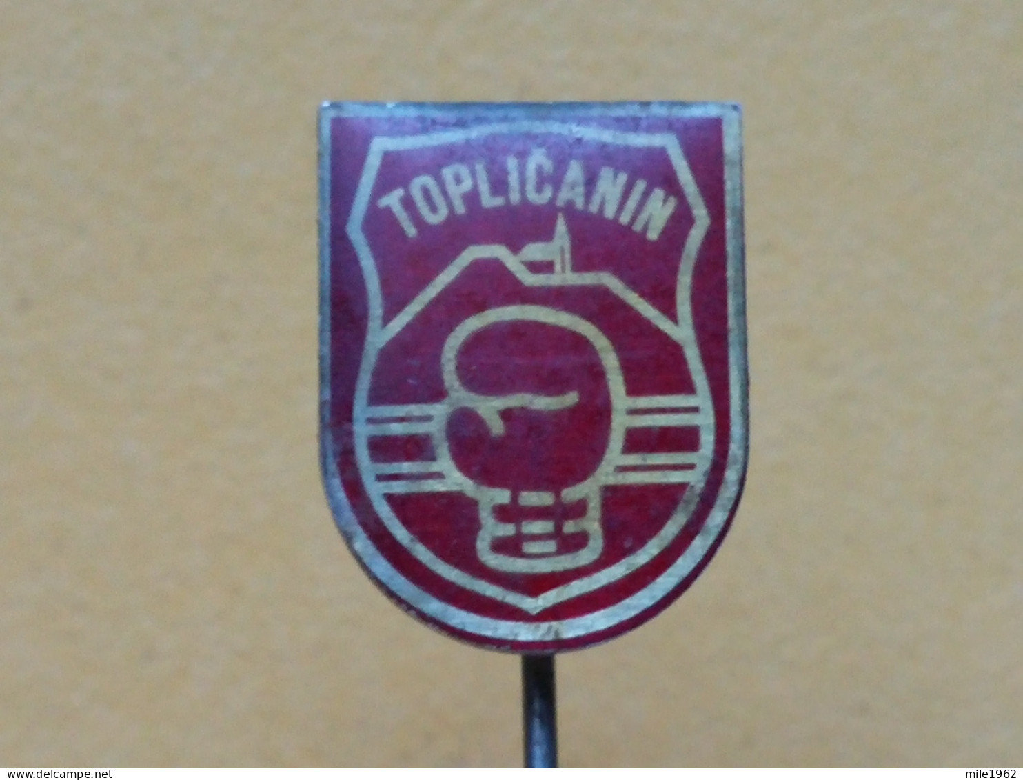 Badge Z-52-1 - BOX, BOXE, BOXING CLUB TOPLICANIN, SERBIA - Boxe