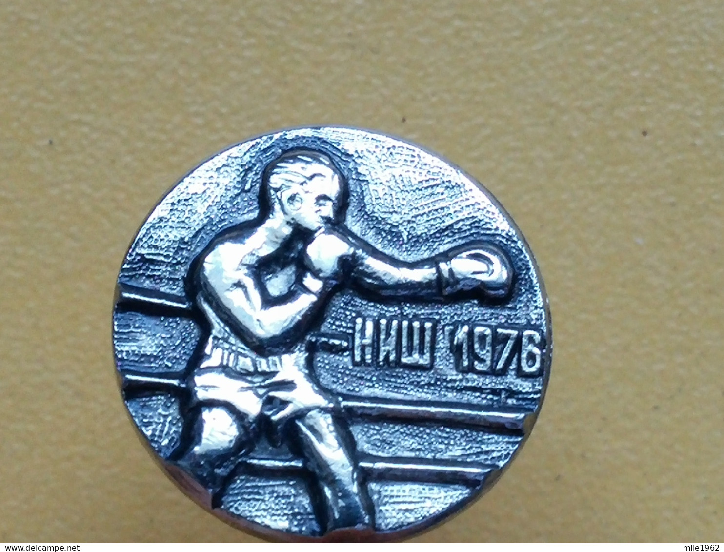 Badge Z-52-1 - BOX, BOXE, BOXING NIS 1976, SERBIA Tournament - Boxeo