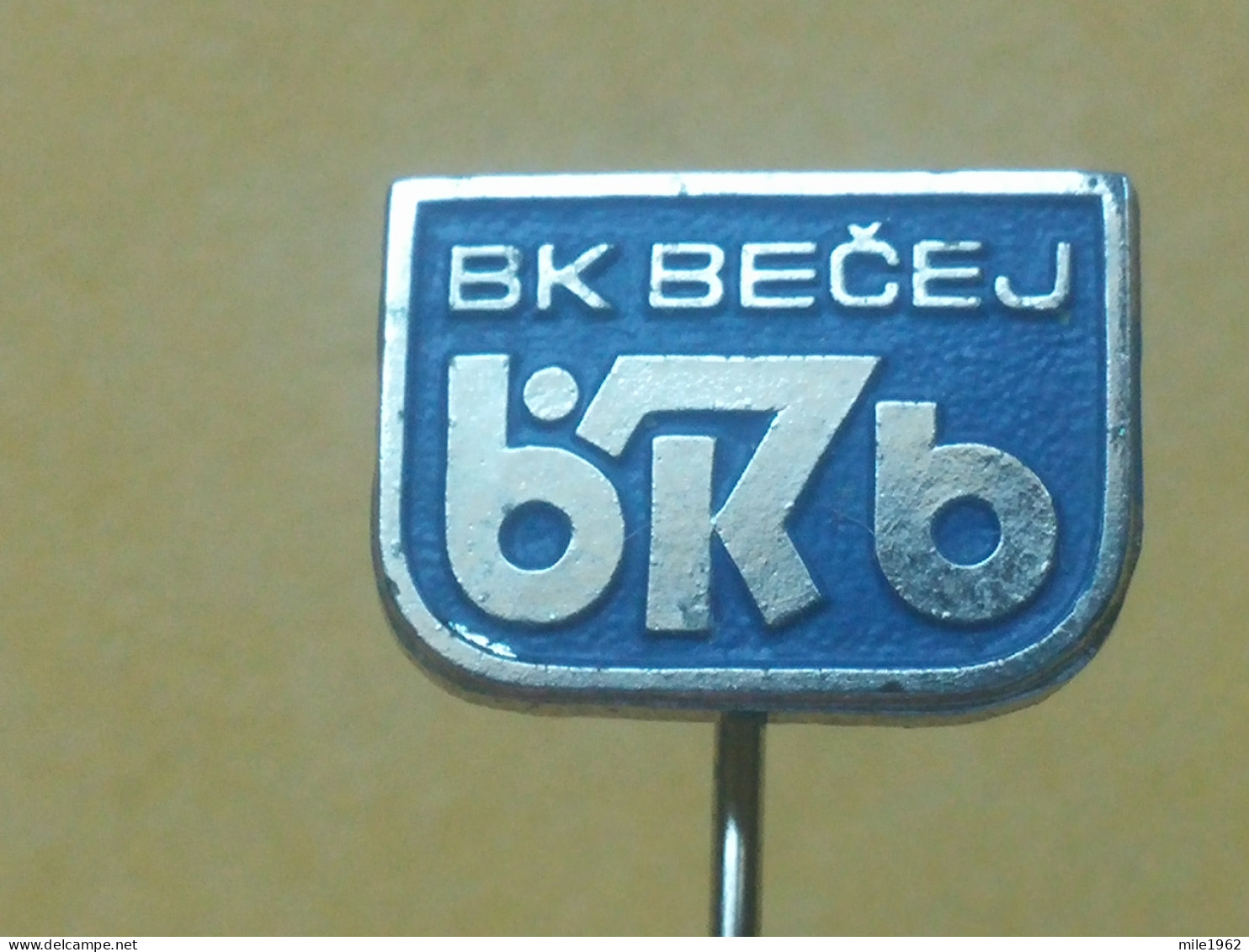 Badge Z-52-2 - BOX, BOXE, BOXING, CLUB BECEJ, SERBIA - Boxen