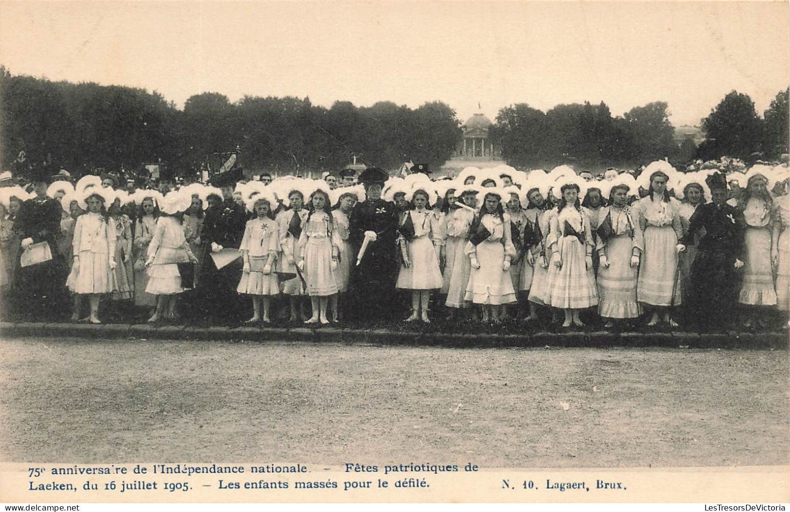 BELGIQUE - Laeken - Fêtes Patriotiques - Les Enfants Massés Pour Le Défilé - Carte Postale Ancienne - Laeken