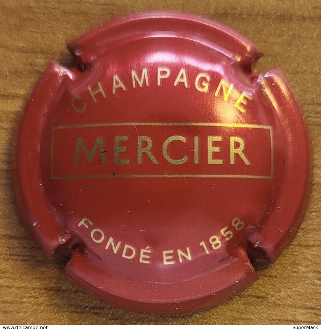 Capsule Champagne Mercier Bordeaux Clair / Or Nom Encadré N° 38 - Mercier