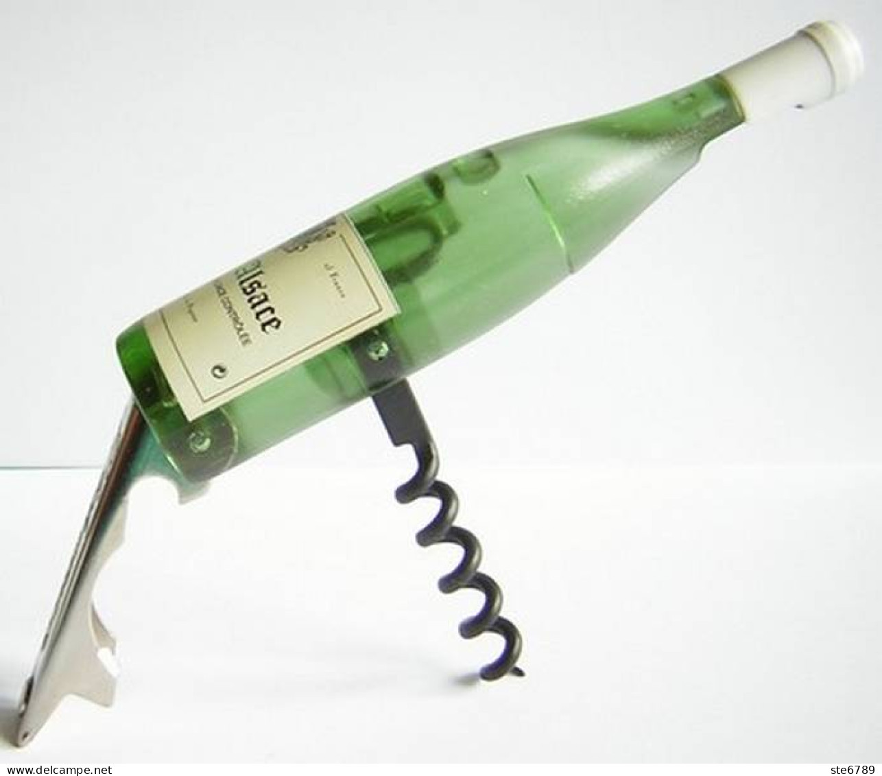 TIRE BOUCHON DECAPSULEUR MAGNET En Forme De Bouteille De VIN D ALSACE - Bottle Openers
