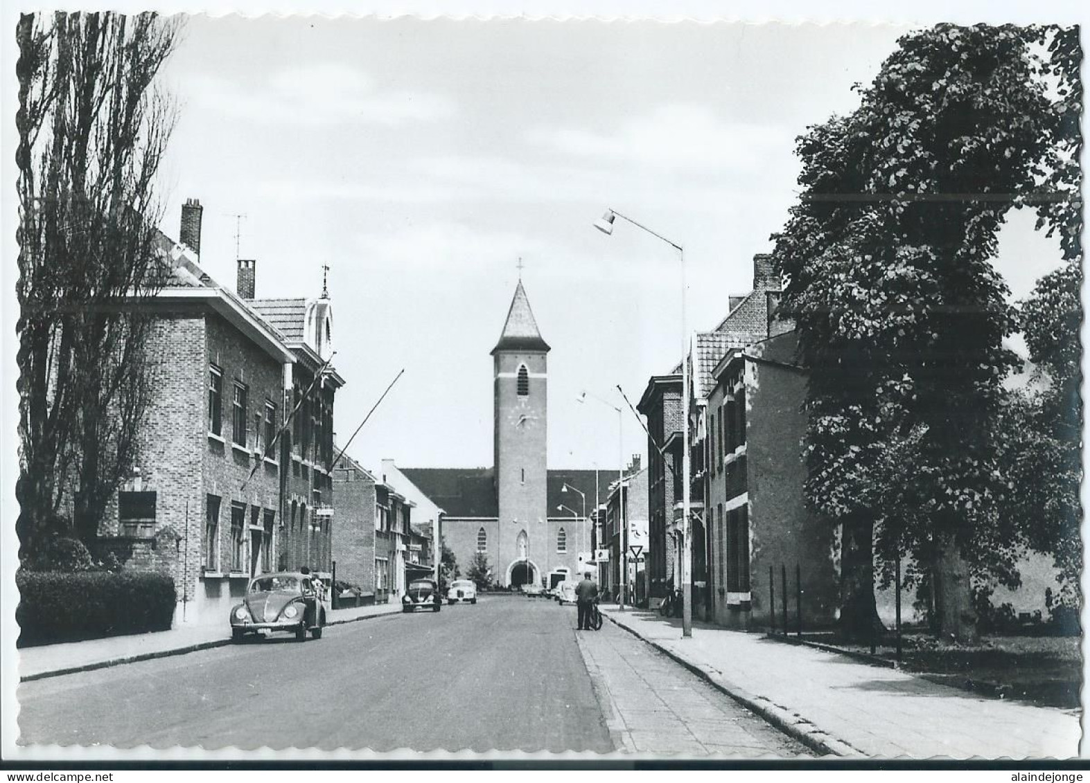 Essen - Zicht Op O.L.V. Kerk  - Essen