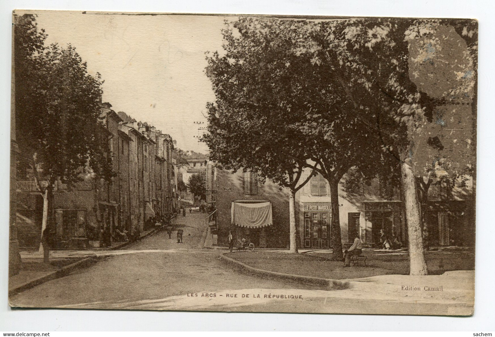 83 LES ARCS Rue De La République Commerce " Le Petit Marseille" Place Arbres Edit Camail   écrite Vers 1920     D03 2019 - Les Arcs