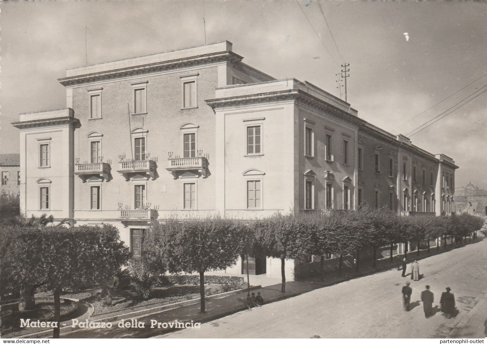 Cartolina - Postcard /  Viaggiata  /  Matera - Palazzo Della Provincia  ( Gran Formato ) - Matera