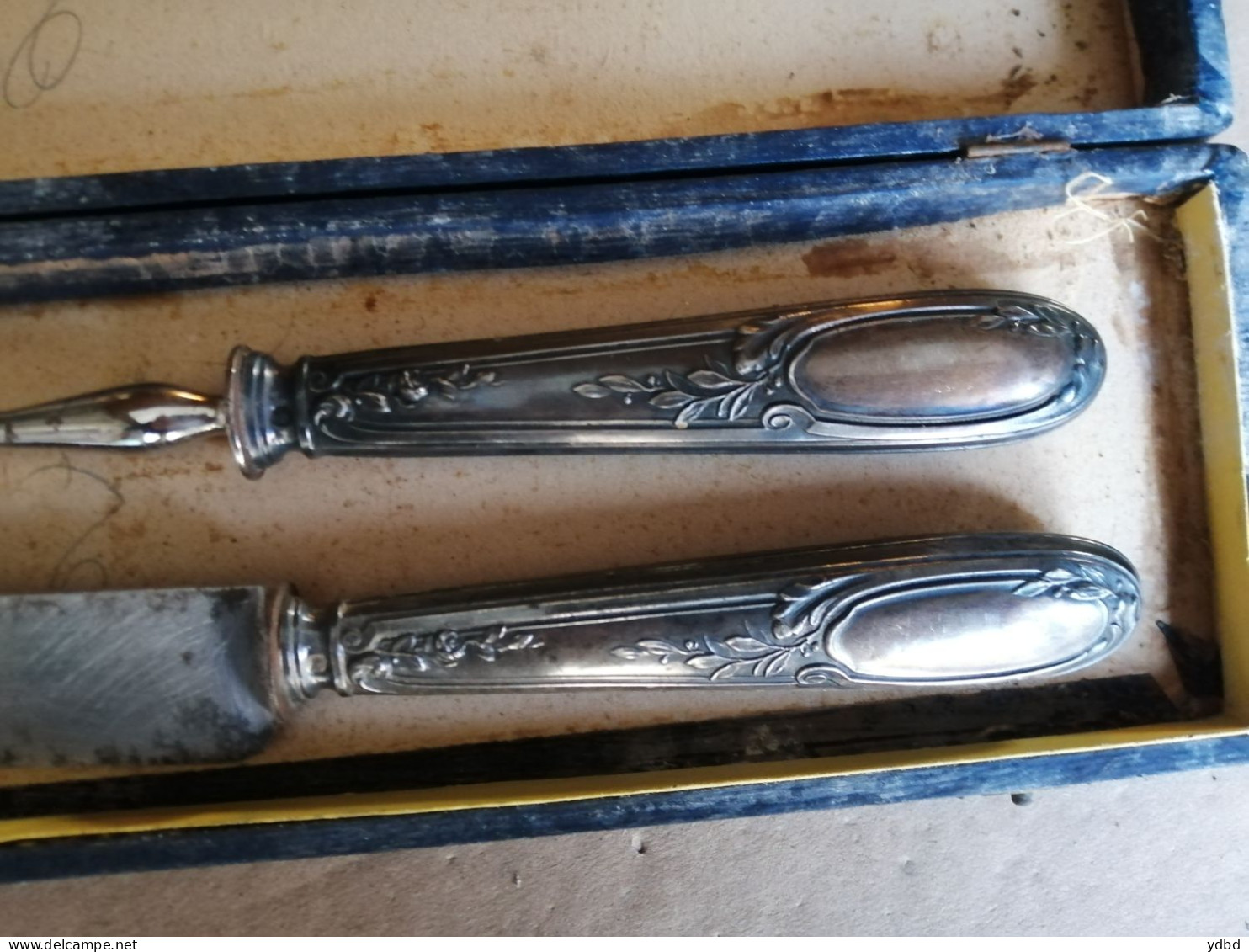 UN ANCIEN SERVICE A DECOUPER - MANCHE EN  ARGENT A LA MINERVE - Silverware