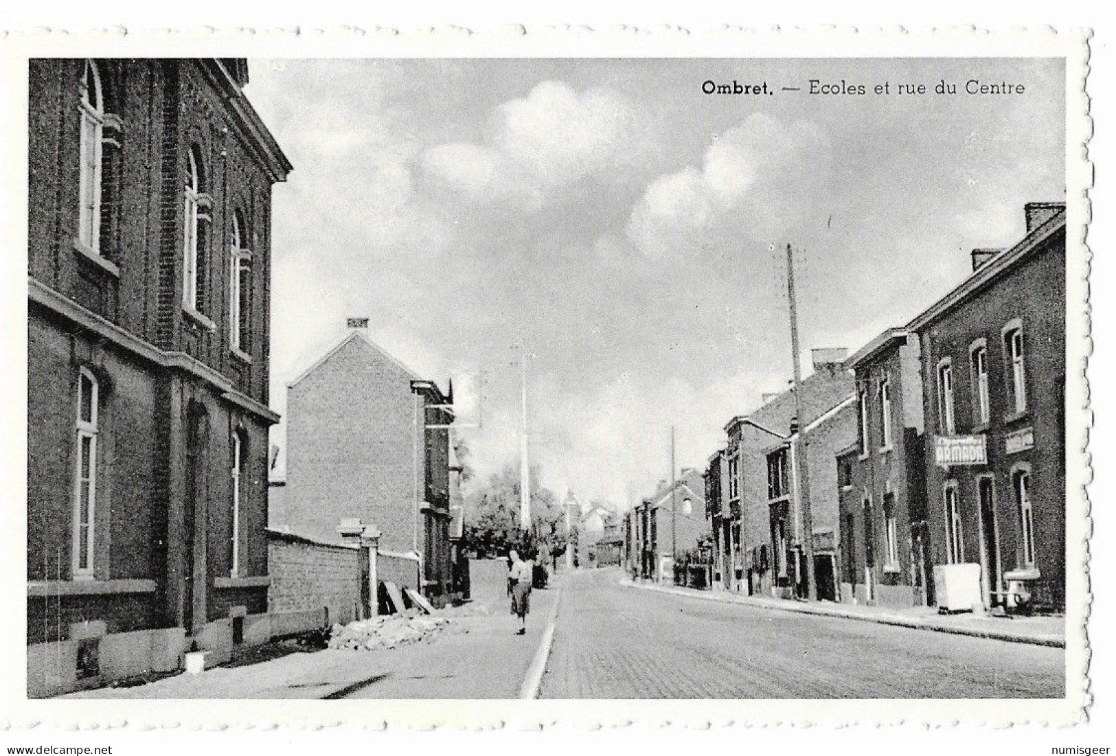 OMBRET  --  Ecoles Et Rue Du Centre - Amay