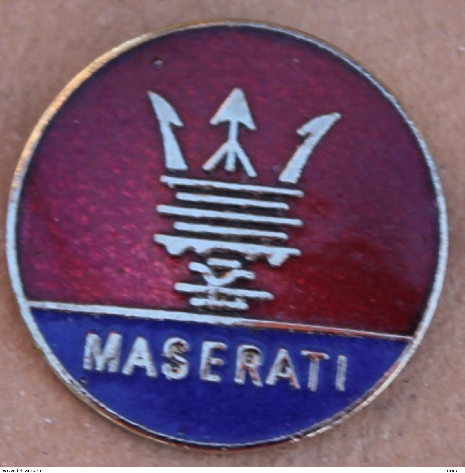 VOITURE - LOGO MASERATI - MODENE - ITALIA - ITALIE - TRIDENT FONTAINE DE NEPTUNE DE BOLOGNE - CAR - AUTOMOBILE -    (33) - Autres & Non Classés