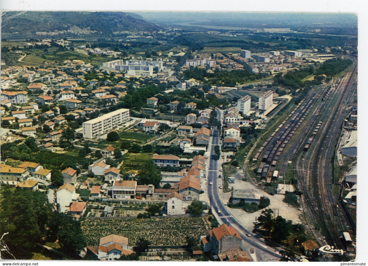 LA VOULTE SUR RHONE VUE GENERALE AERIENNE DU CENTRE VILLE LA GARE SNCF CHEMIN DE FER 1976 - La Voulte-sur-Rhône