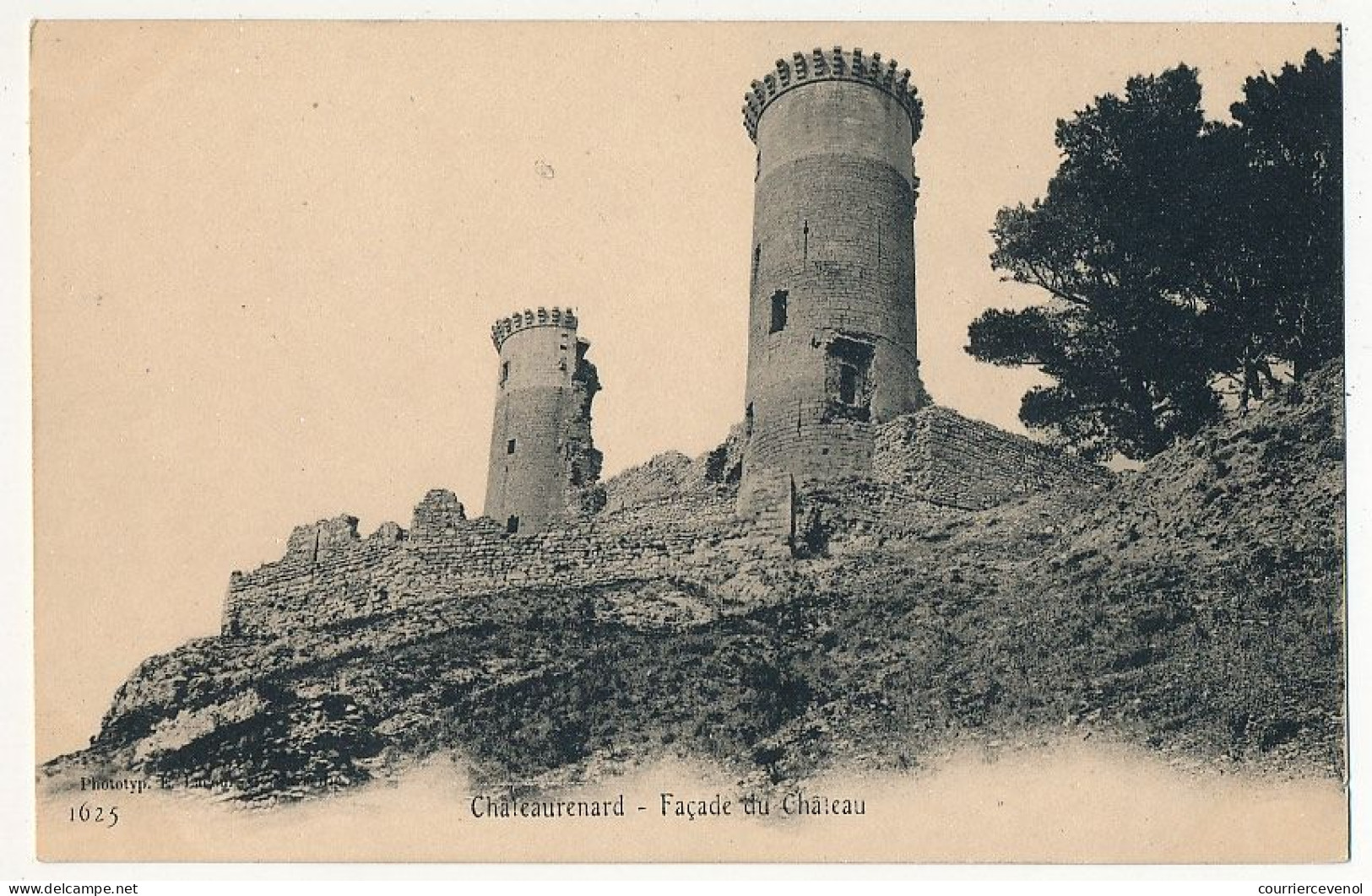 3 CPA - CHATEAURENARD (B Du R) - Le Vieux Château - Chateaurenard