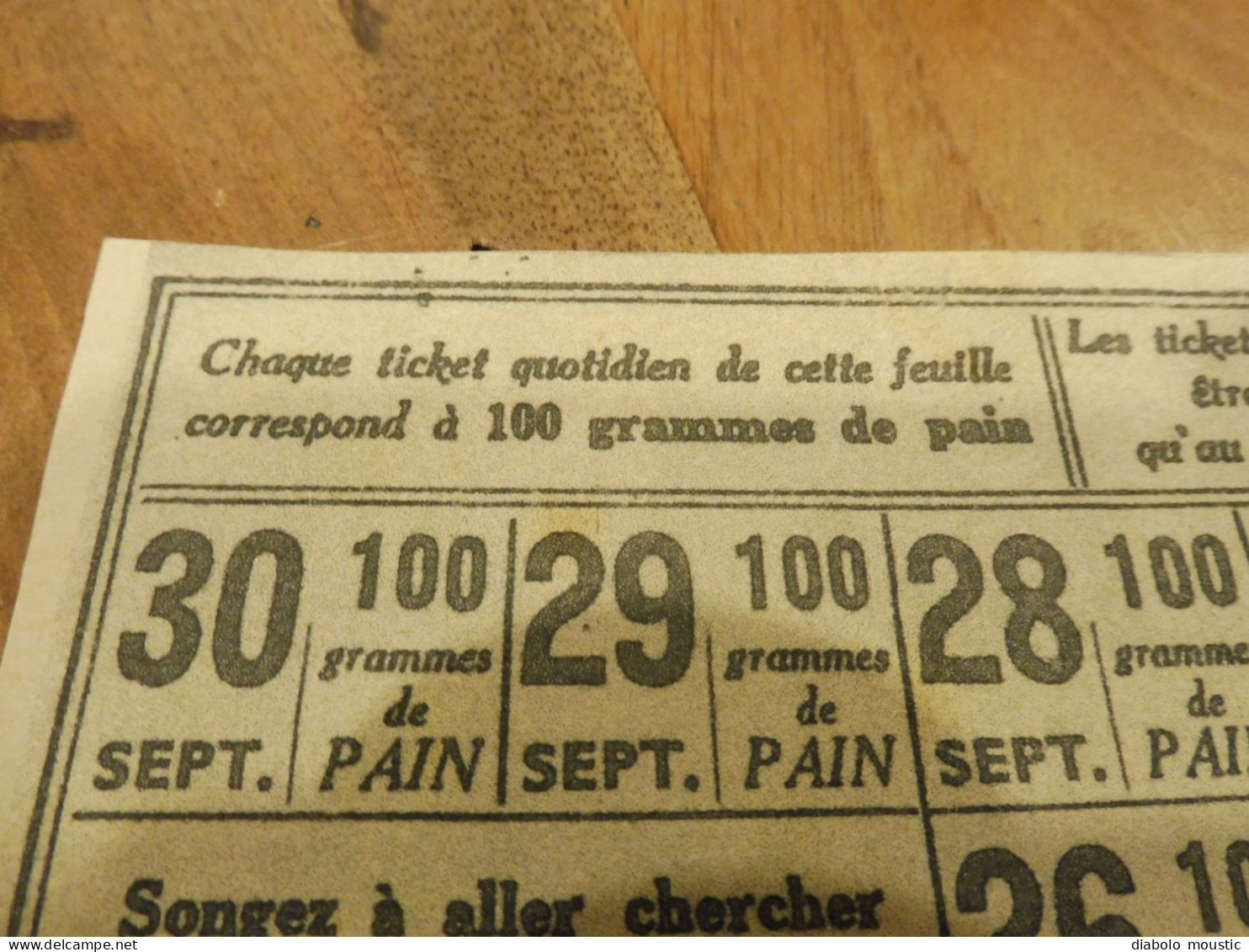 Feuille de tickets de pain ( guerre 1914 - 1918) Donnez à ceux qui sont au front , (format 17 x 11cm)