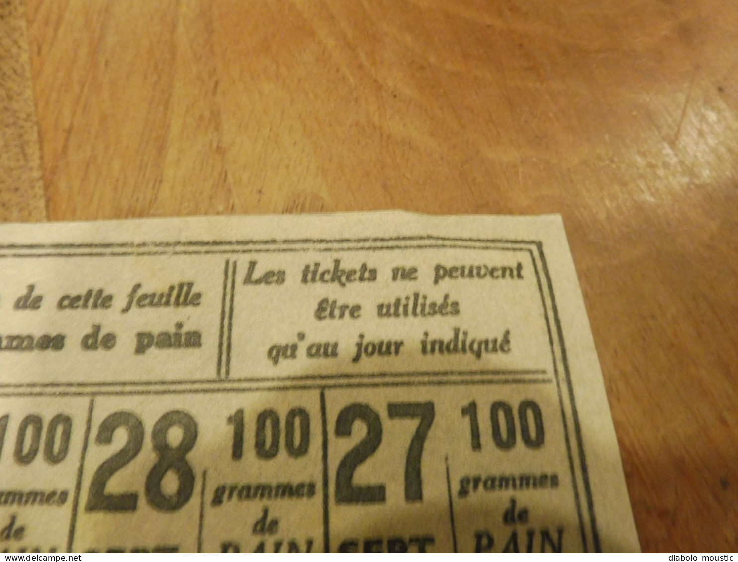 Feuille de tickets de pain ( guerre 1914 - 1918) Donnez à ceux qui sont au front , (format 17 x 11cm)