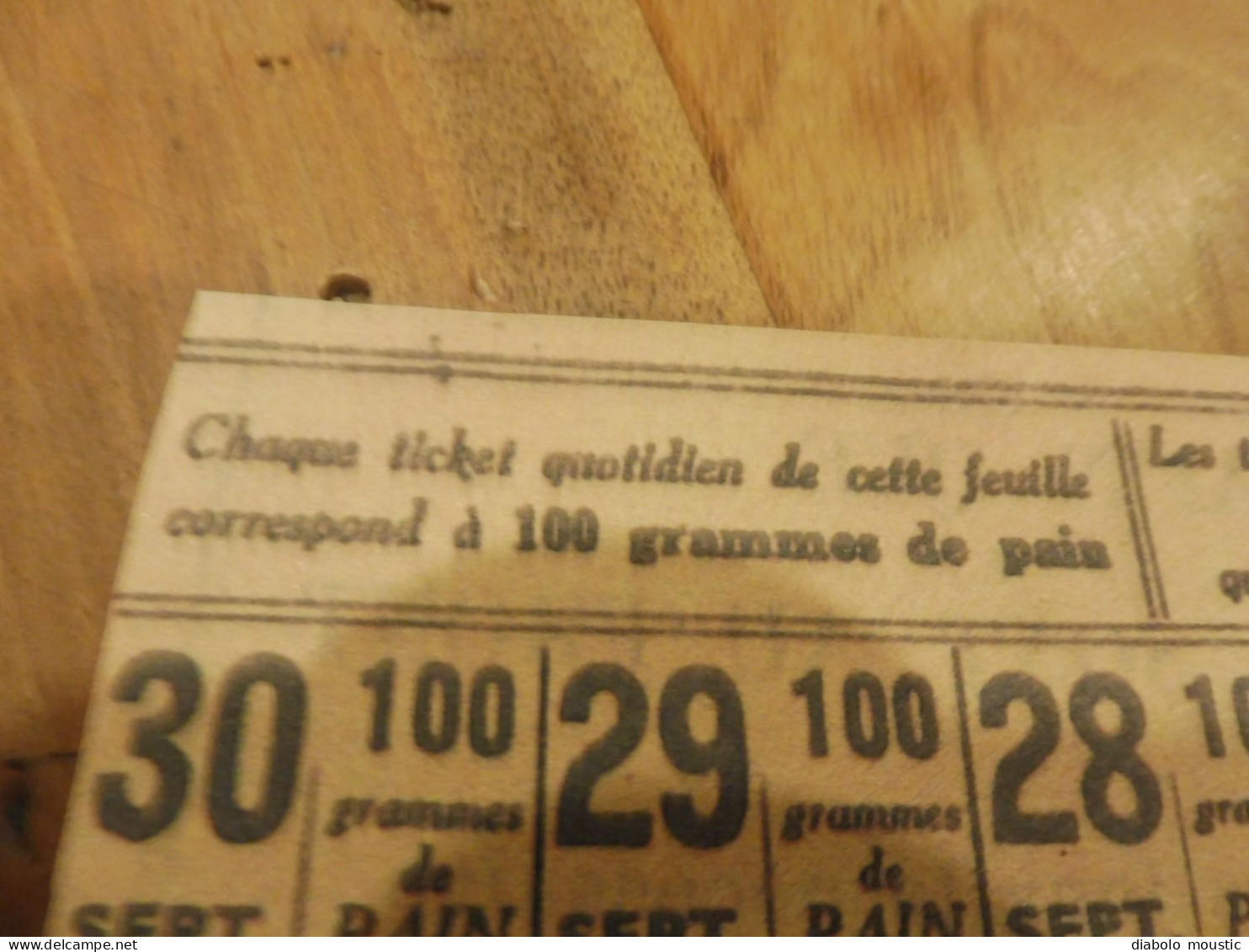 Feuille de tickets de pain ( guerre 1914 - 1918) Gardez le superflu pour nos soldats du front, (format 17 x 11cm)