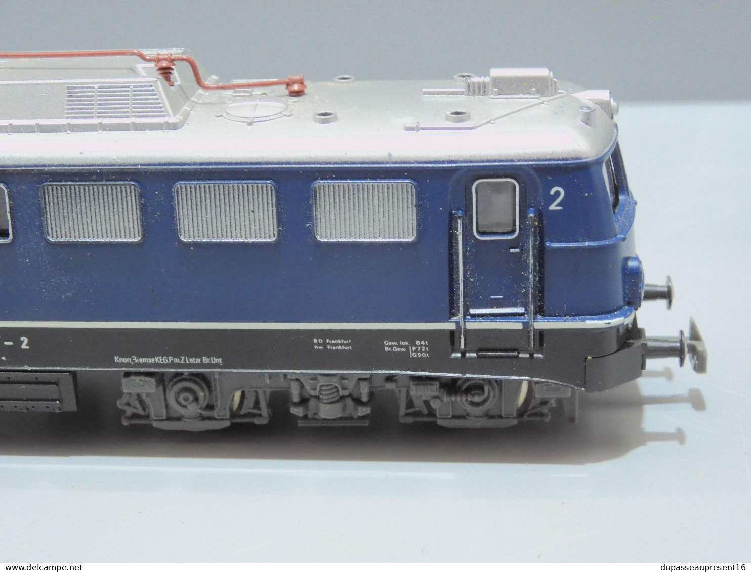 - LOCOMOTIVE ELECTRIQUE JOUEF 8864 Br 110 234-2 de la DB. Couleur bleue   E