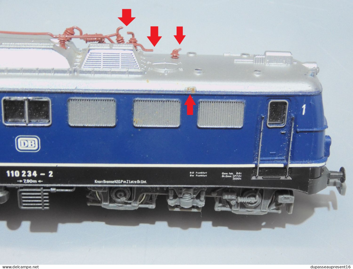 - LOCOMOTIVE ELECTRIQUE JOUEF 8864 Br 110 234-2 de la DB. Couleur bleue   E