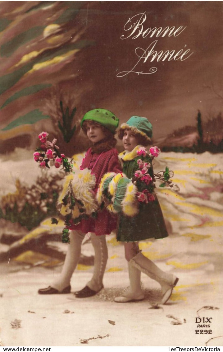 ENFANTS - Bonne Année - Des Fillettes Dans La Neige Avec Des Roses - Dix - Colorisé - Cartes Postales Ancienne - Andere & Zonder Classificatie