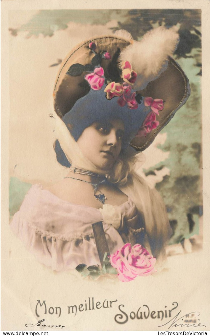 FANTAISIE - Femme - Mon Meilleur Souvenir - Une Femme Avec Un Grand Chapeau Orné De Fleurs - Cartes Postales Ancienne - Femmes