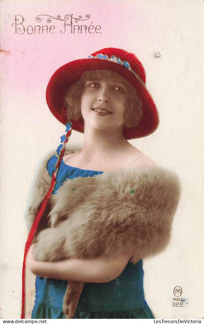 FANTAISIE - Femme - Bonne Année - Cape En Fourrure - Chapeau Rouge - Cartes Postales Ancienne - Frauen