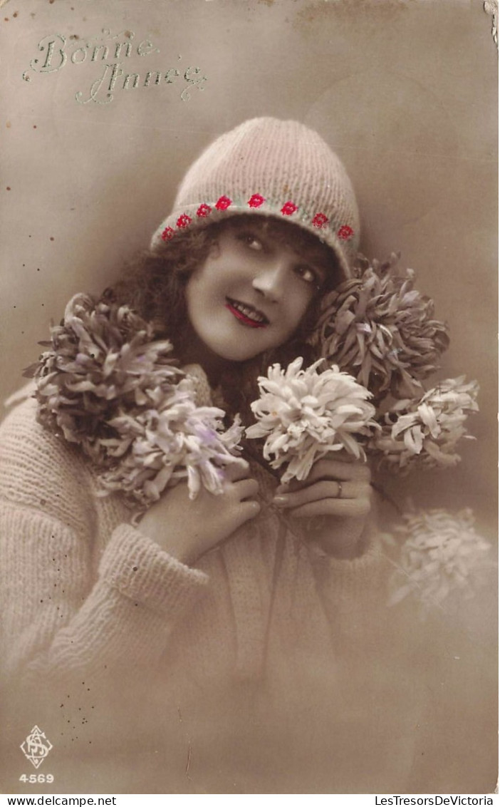 FANTAISIE - Femme - Bonne Année - Femme Avec Des Fleurs - Bonnet - Cartes Postales Ancienne - Women