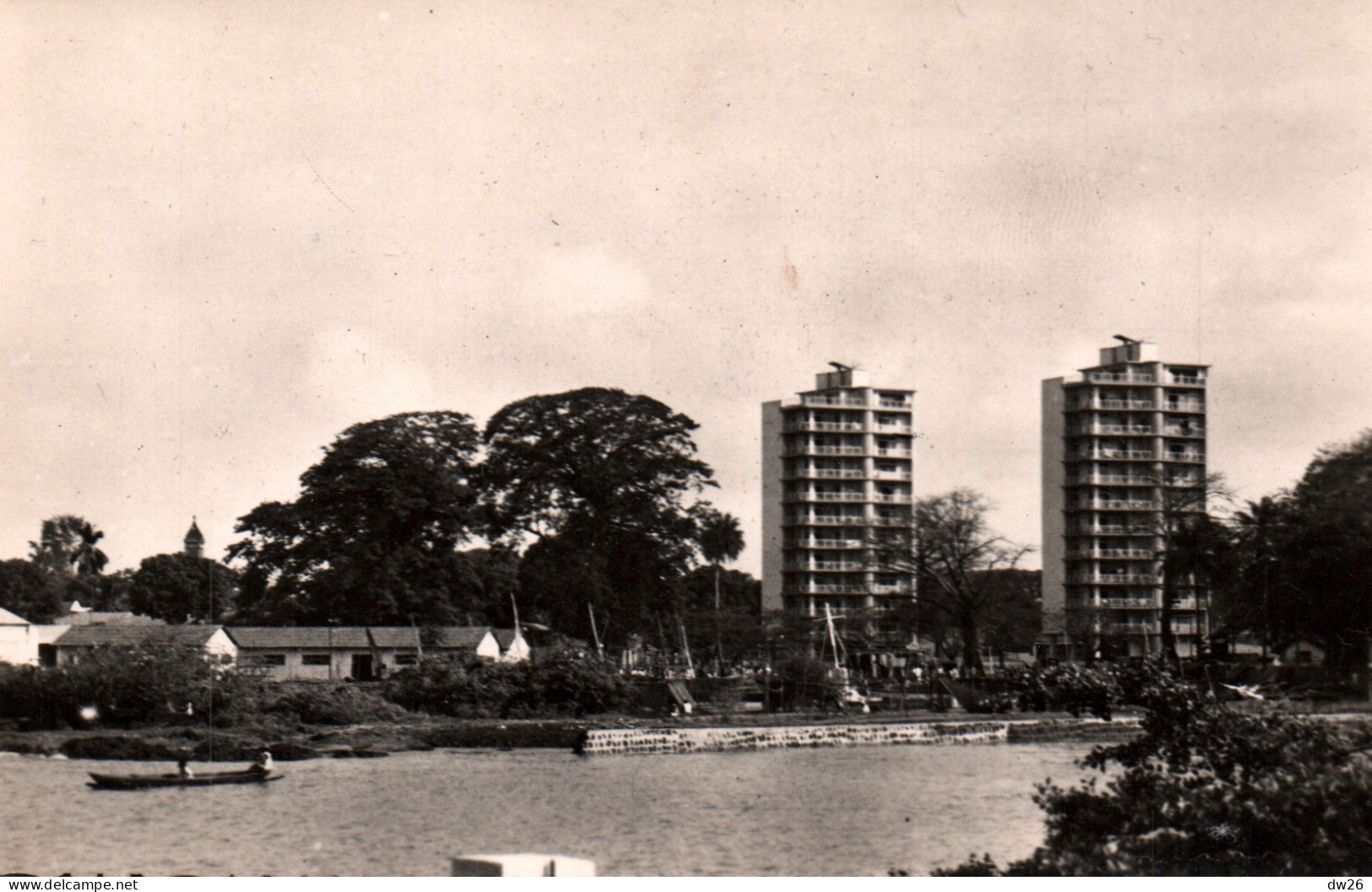 Afrique Occidentale - Guinée Française - Conakry, Buildings Sur La Corniche - Carte Africaine N° E.30 Non Circulée - Guinée Française