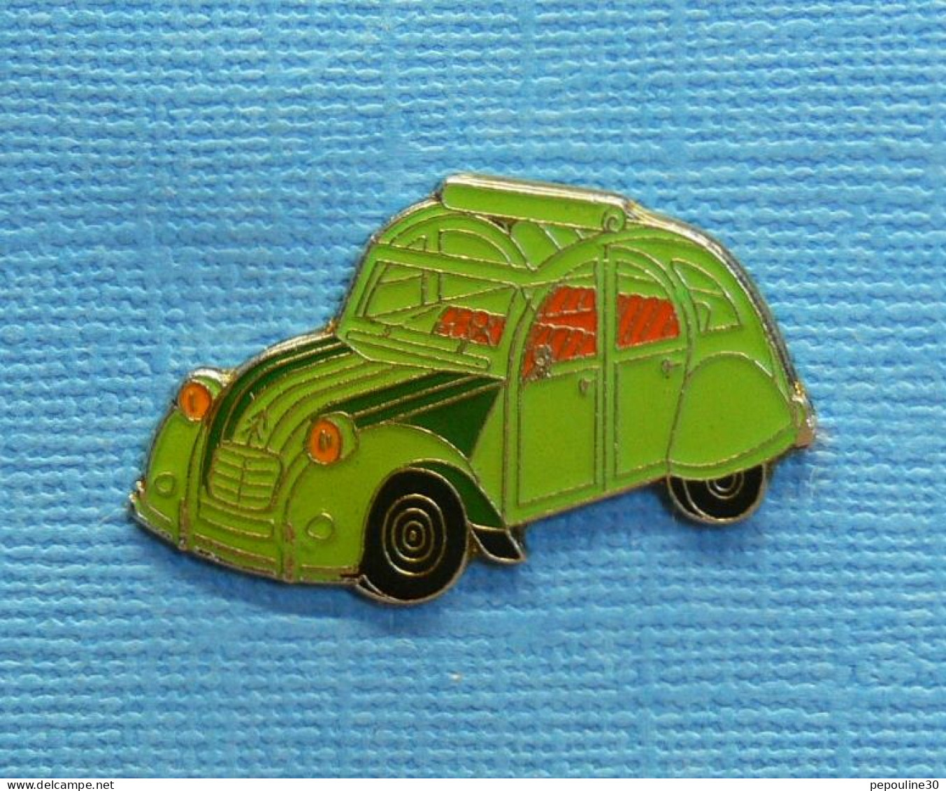 1 PIN'S //  ** CITROËN 2 CV DÉCAPOTABLE / VERTE ** - Citroën