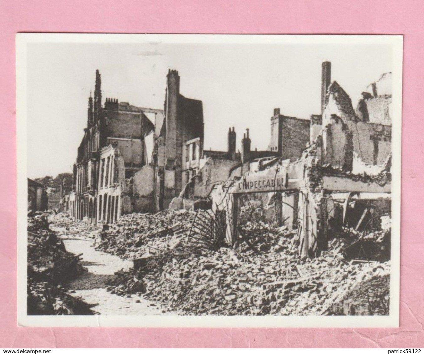 PHOTO - PHOTOGRAPHIE : DUNKERQUE 1940 - RUE DE LA MARINE - MAGASIN L'IMPECCABLE - REPRODUCTION - Luoghi