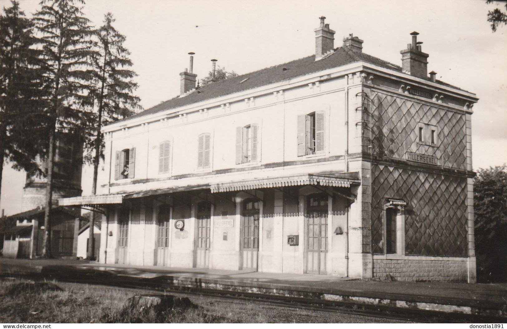 VILLERSEXEL (70) La Gare - 90x140 Dentelée Glacée - Ed. Thomas - écrite Non Timbrée - Villersexel