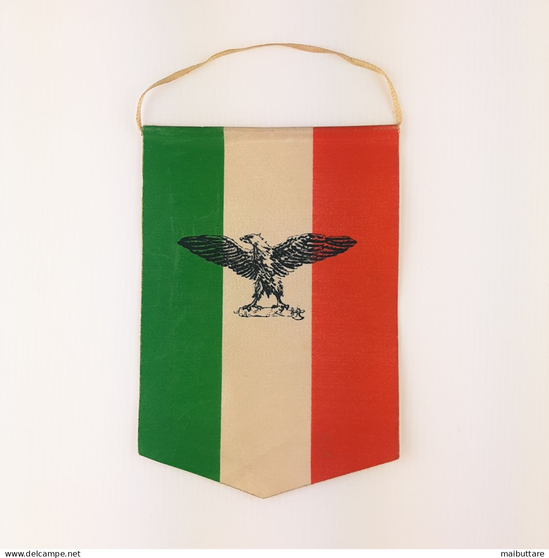 Gagliardetto/bandiera Italiana Con Effige Di Mussolini E Sul Retro Aquila Con Fascio - Banderas