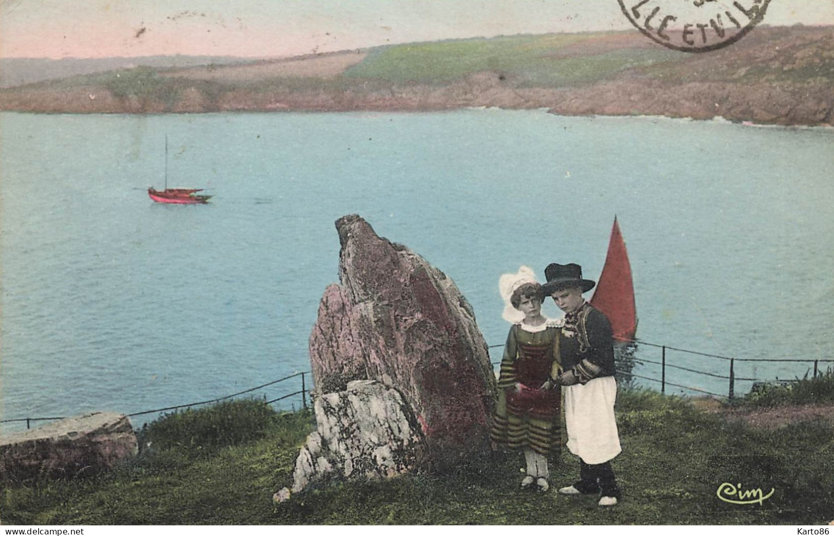 Kerfany Les Pins , Moëlan Sur Mer * Dolmen Menhir Pierre Monolithe Mégalithe * L'entrée Du Bélon * Enfants Coiffe - Moëlan-sur-Mer