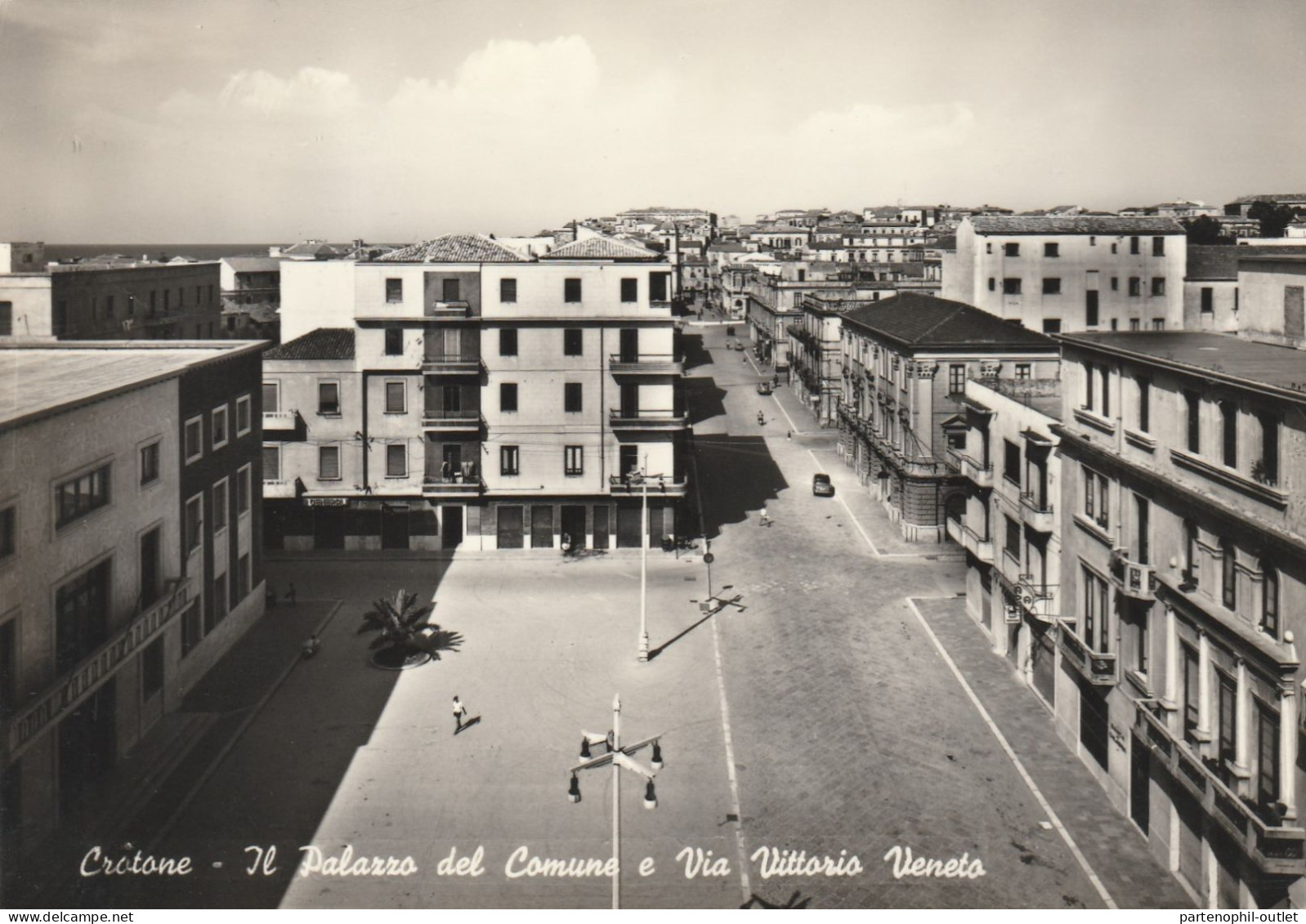 Cartolina - Postcard /  Viaggiata  /  Crotone - Palazzo Comunale. ( Gran Formato ) - Crotone
