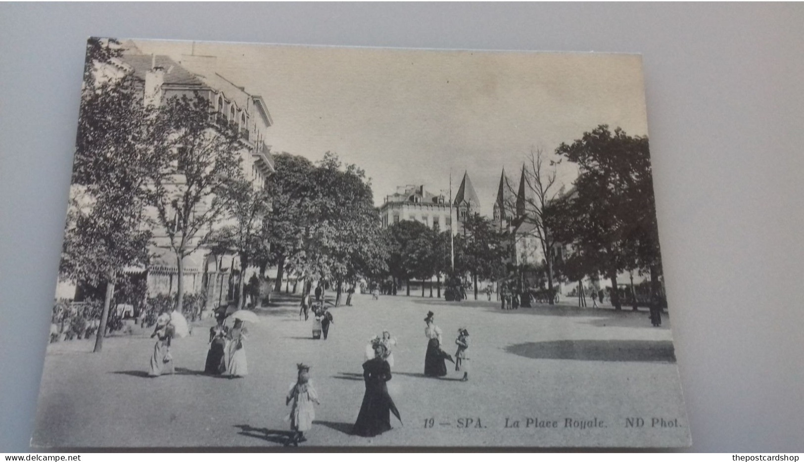 BELGIUM  LIEGE SPA LA PLACE ROYALE  N° 19  UNUSED - ONE OF THOSE SMALLER CARDS  12.6 CM X  9CM - Spa